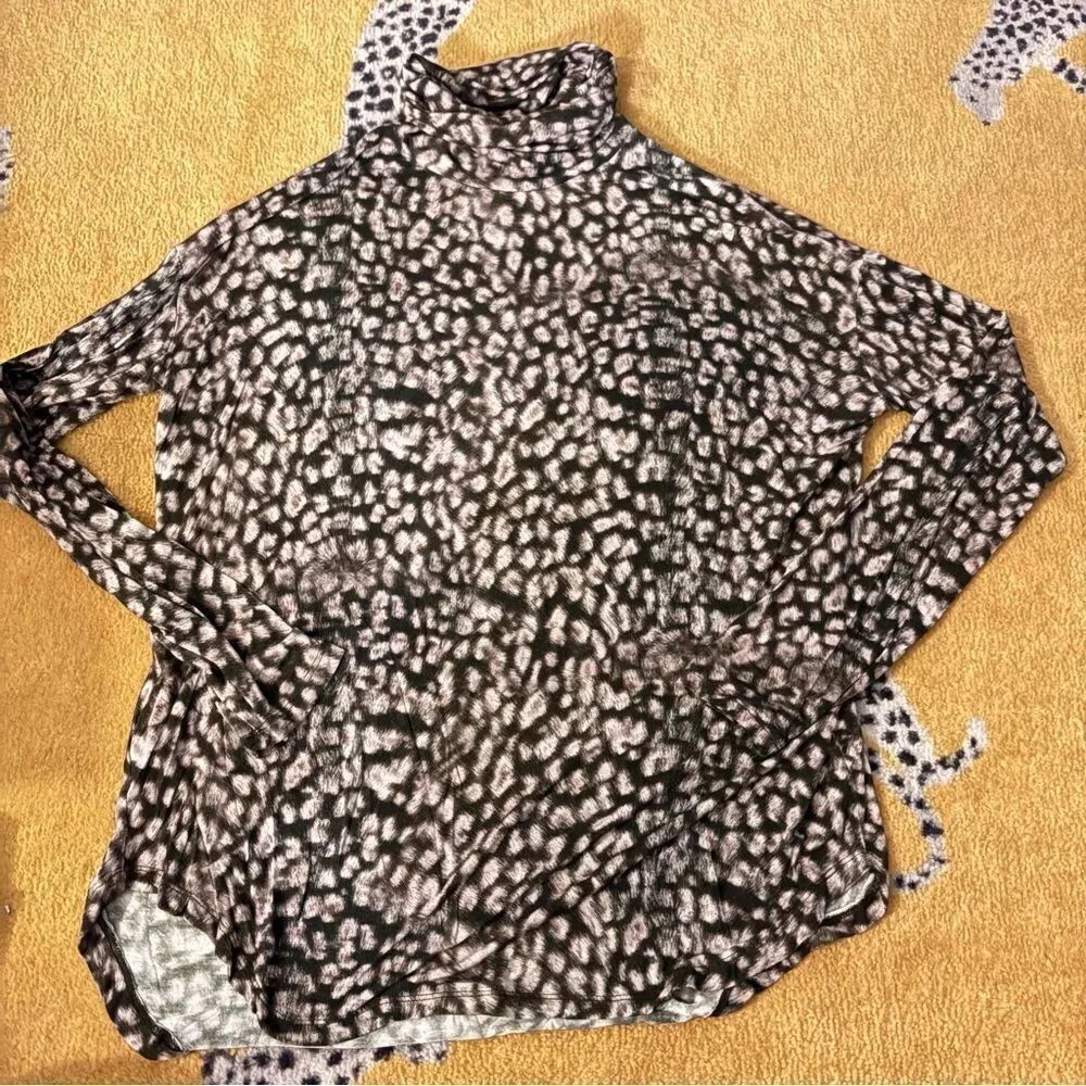 NWOT Majestic Paris Neiman Marcus Animal Print Soft Turtleneck Size 1 XSmall